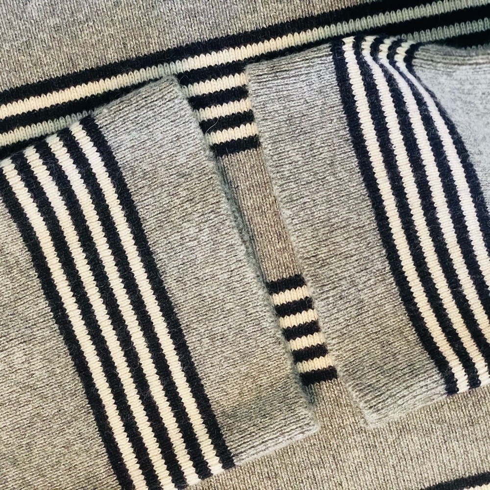 CHANEL 100% CASHMERE STRIPPED BATEAU NECK CHAIN BUTTON SWEATER SIZE 36 - Picture 10 of 14